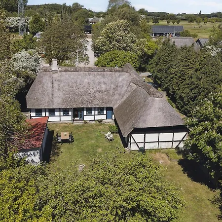 Dom wakacyjny Golf In Thatched House Near Langeland
